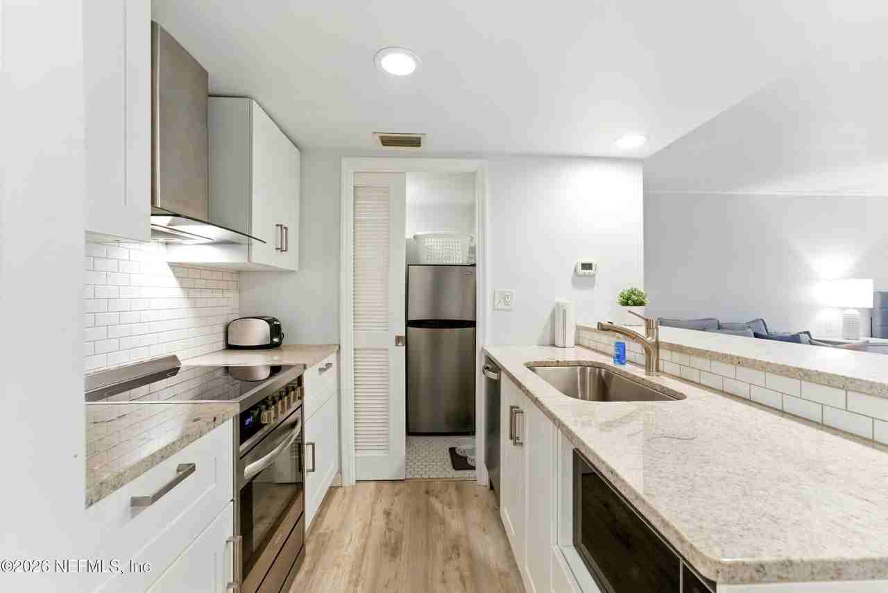 658 Summer Pl - Photo 4 of 33