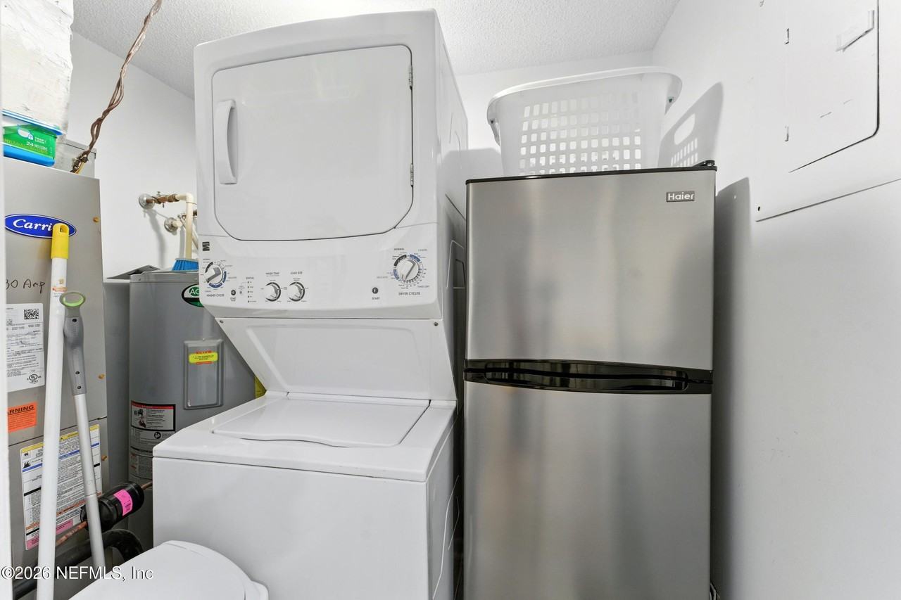 658 Summer Pl - Photo 6 of 33