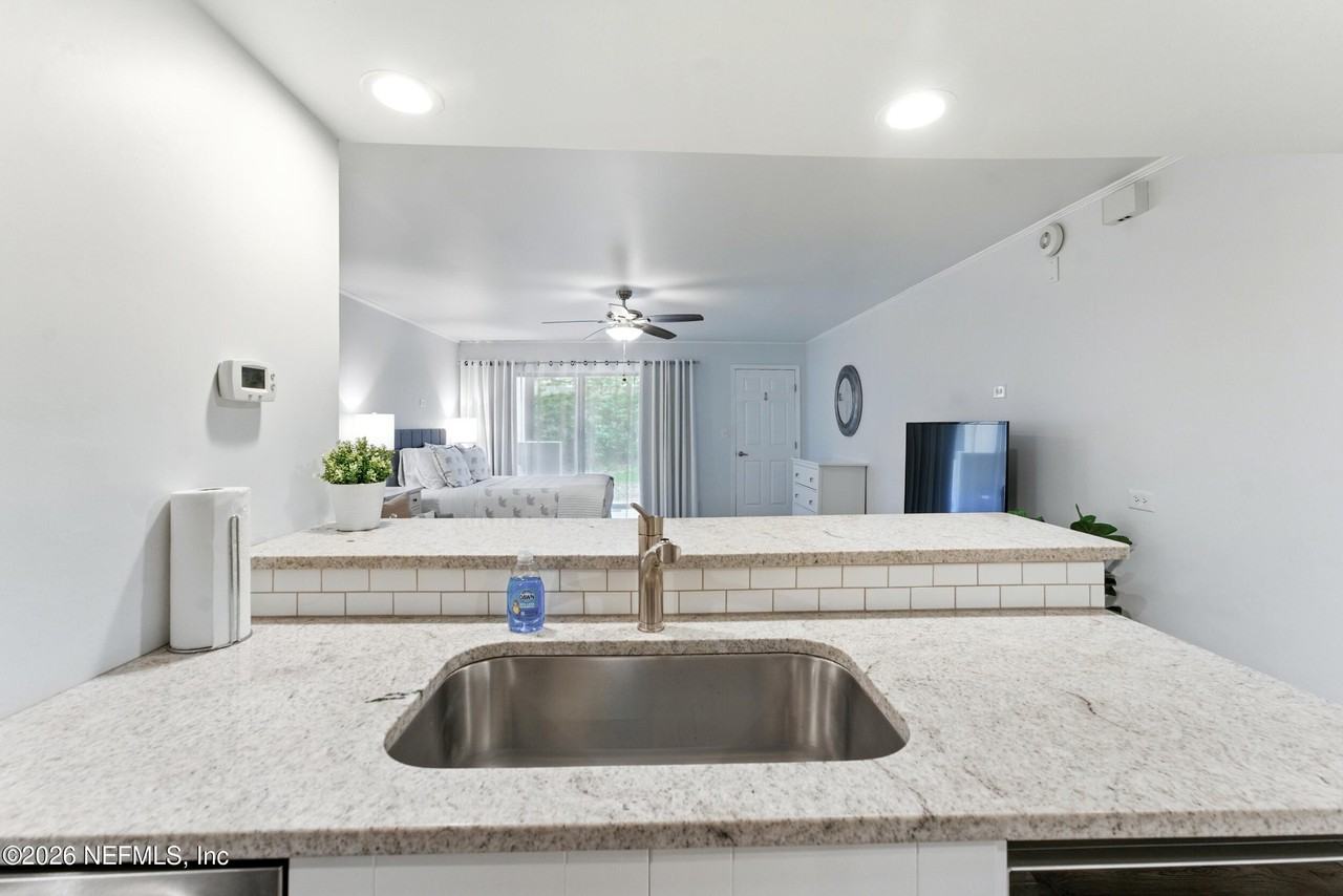 658 Summer Pl - Photo 7 of 33