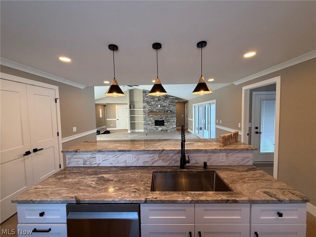 3940 Ellendale Rd - Photo 6 of 34