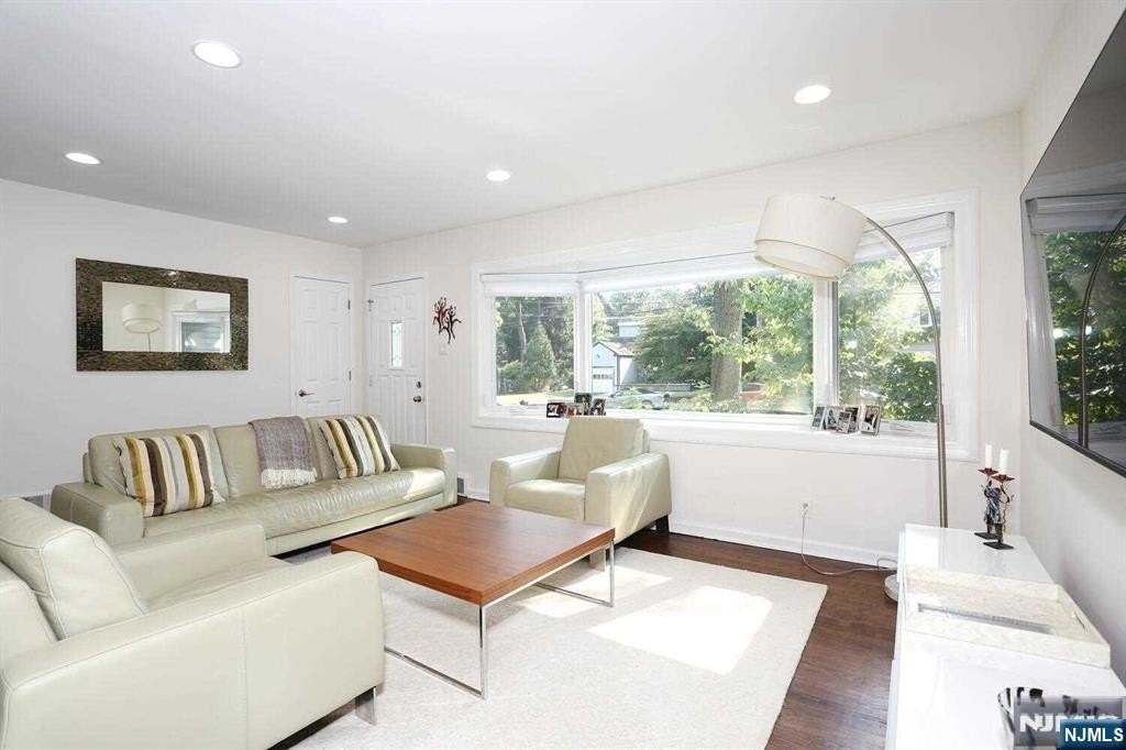 11 Evans Rd - Photo 2 of 31