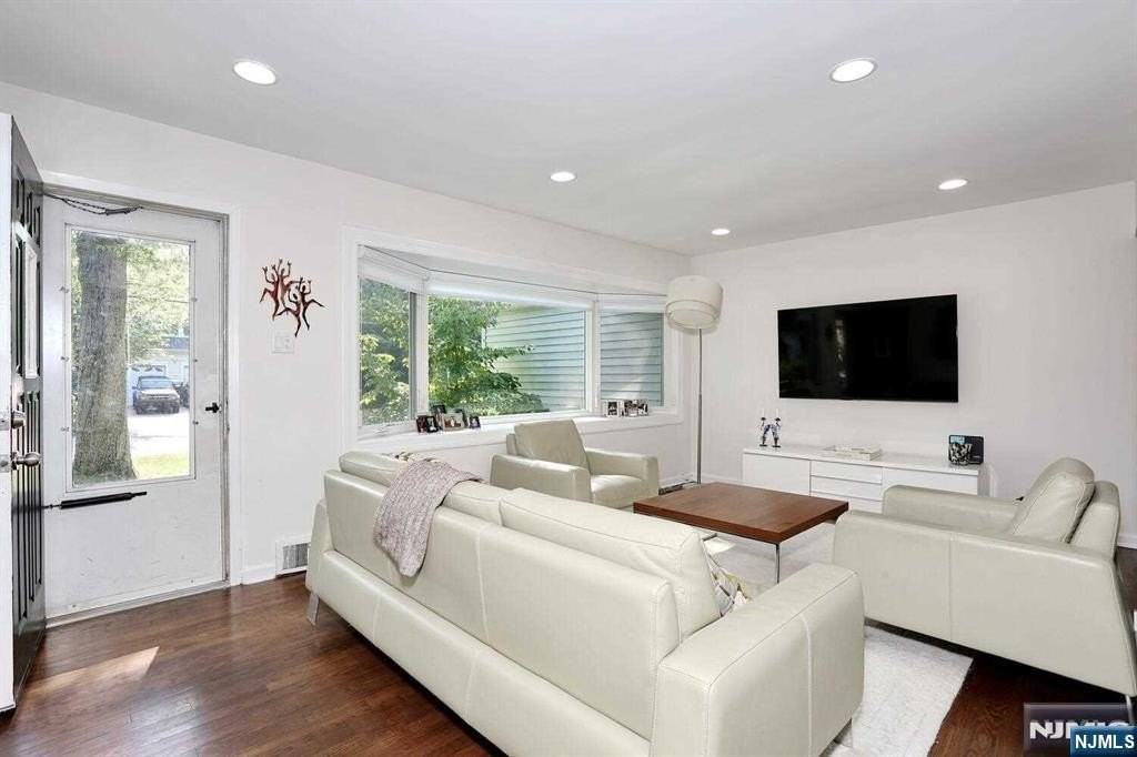 11 Evans Rd - Photo 5 of 31