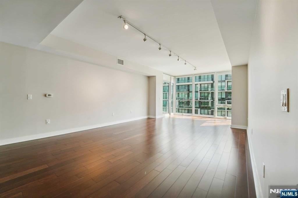 1000 Ave At Port Imperial 512 - Photo 4 of 25