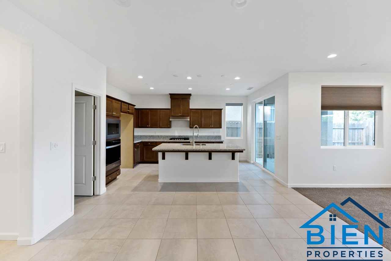 1227 Las Rosas Ave #1 - Photo 3 of 25