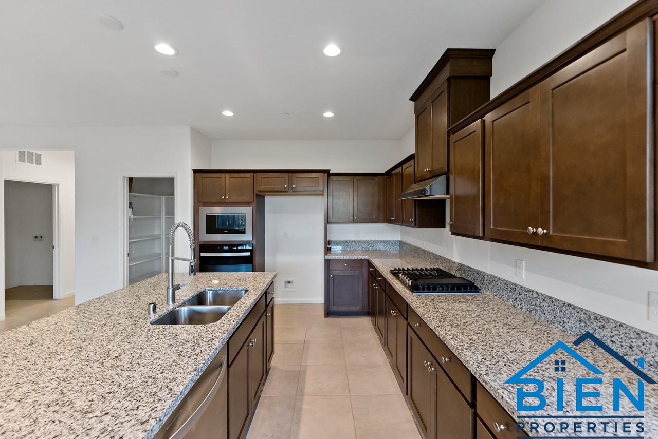 1227 Las Rosas Ave #1 - Photo 4 of 25