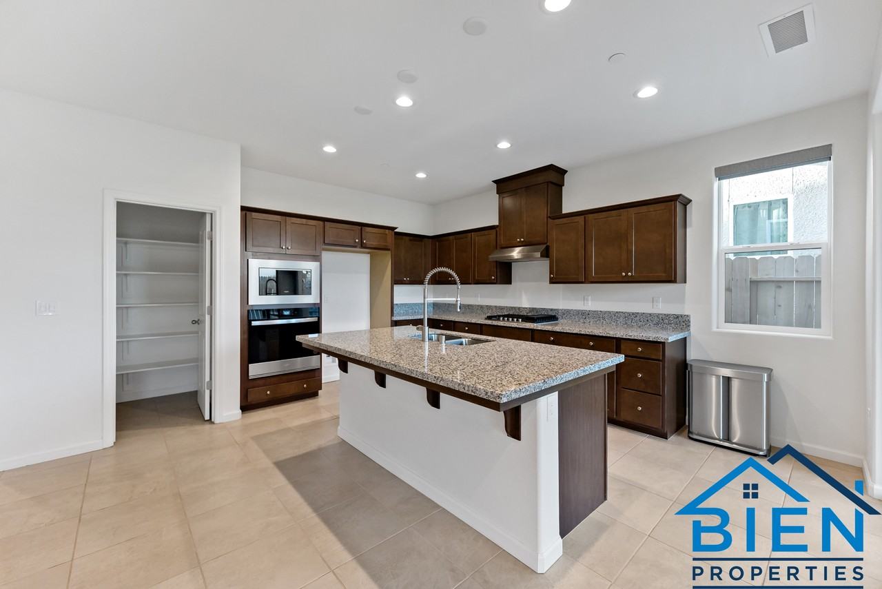 1227 Las Rosas Ave #1 - Photo 5 of 25