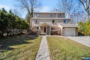 featured image of 191 Tenafly Rd