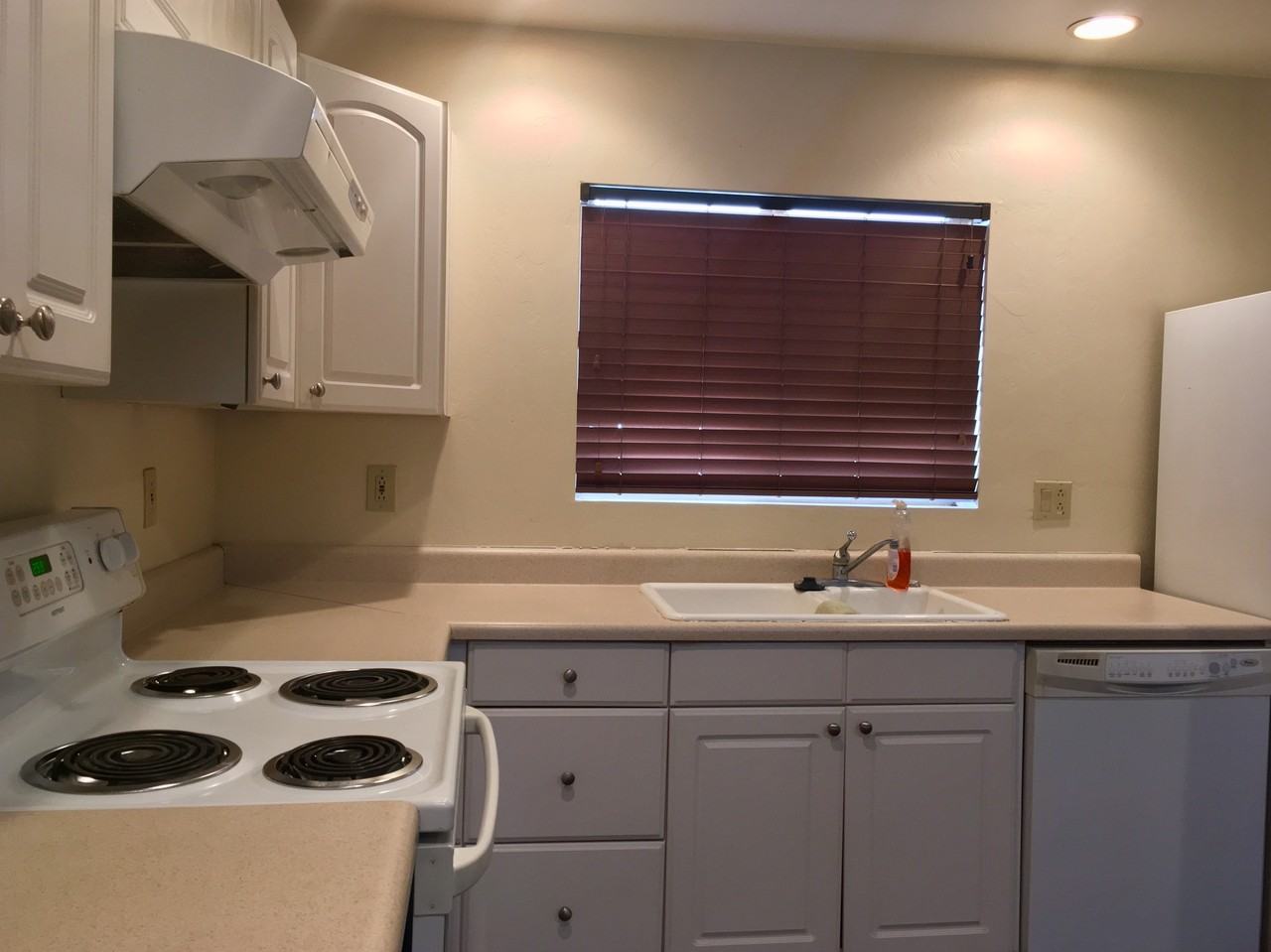 1434 E Elm St #2 - Photo 7 of 13