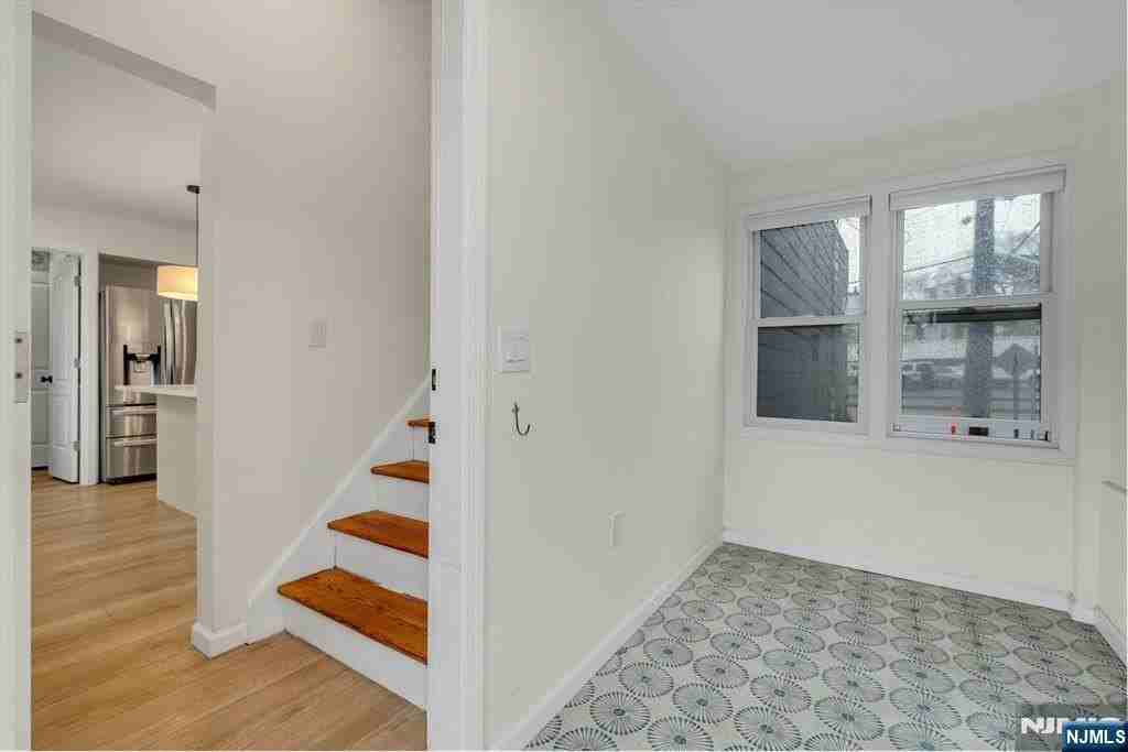 316 Palisade Ave - Photo 5 of 16