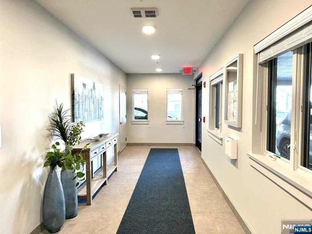 205 Stuyvesant Ave - Photo 3 of 15