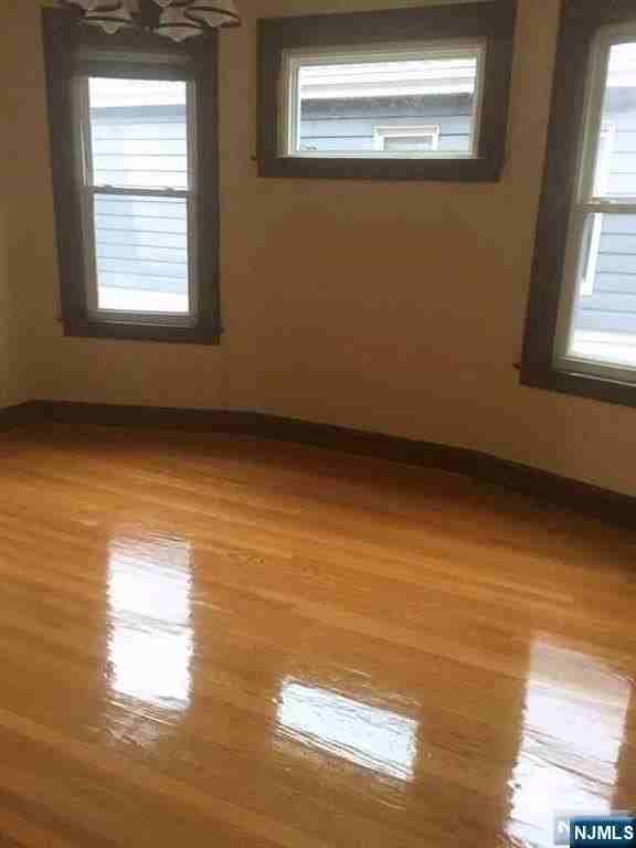 24 Hackett Pl - Photo 2 of 10