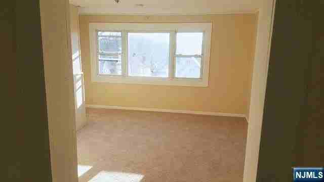 24 Hackett Pl - Photo 6 of 10