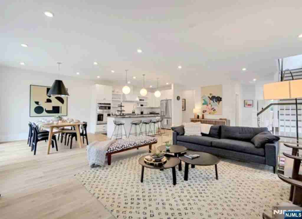 1 Davies Dr - Photo 5 of 35