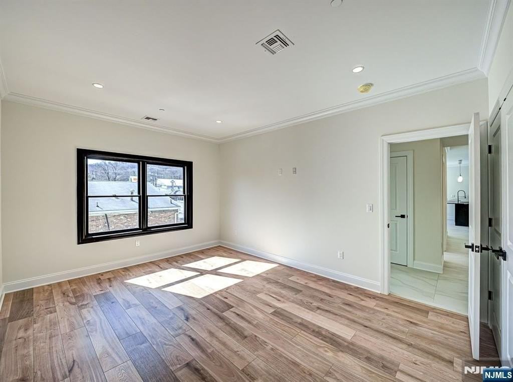 208 Nwk Pompton Turnpike 201 - Photo 6 of 15