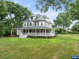 featured image of 389 Spring Ave