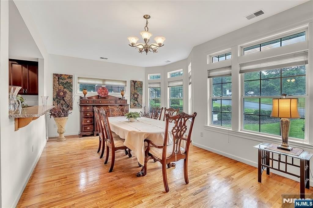 8 Mary Ct - Photo 7 of 20