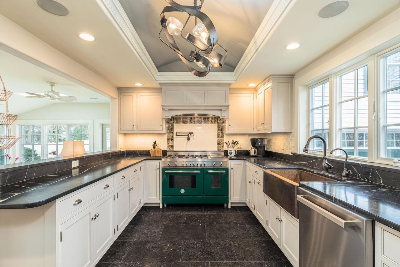 69 Court St - Photo 4 of 46