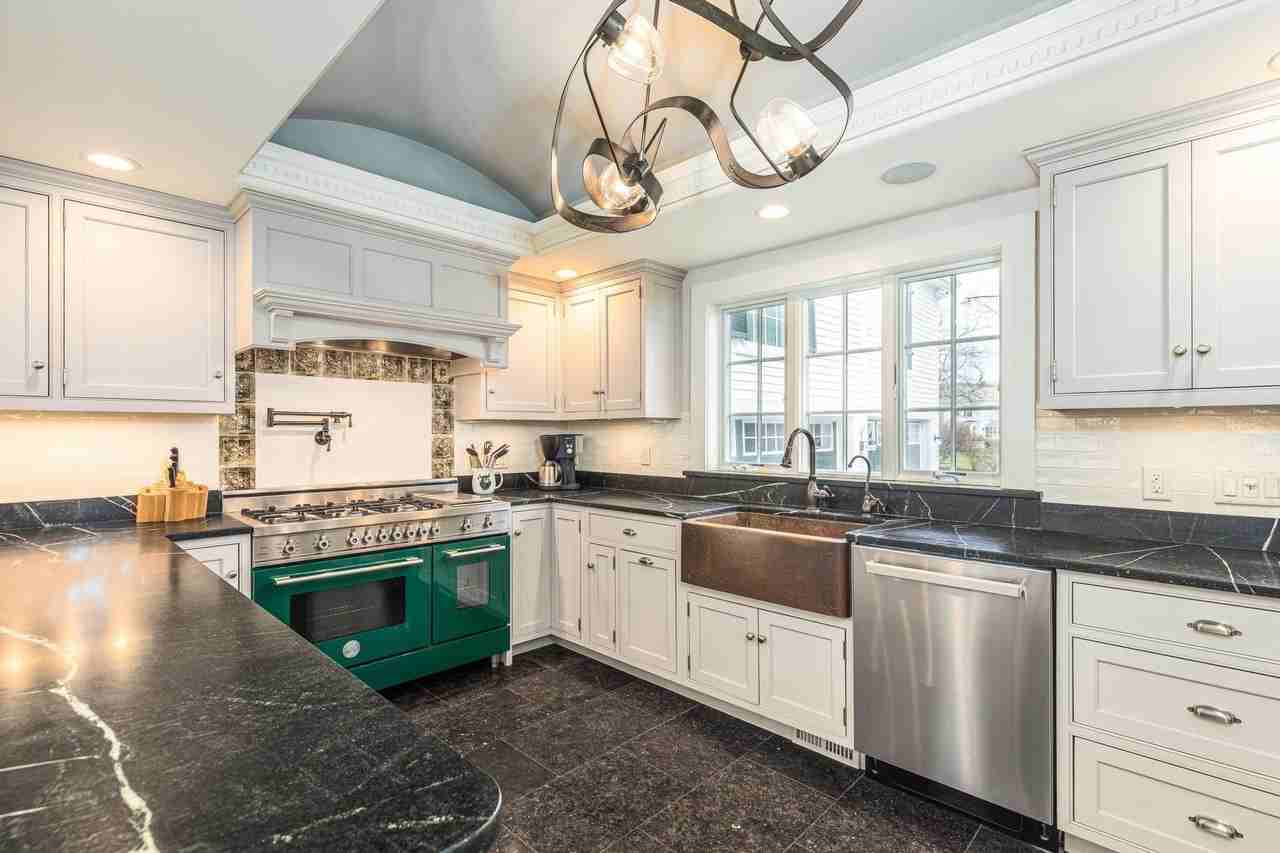 69 Court St - Photo 5 of 46