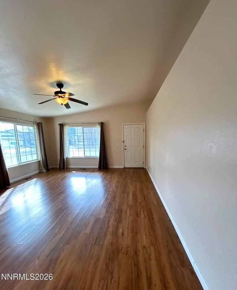 17825 Fairfax Ct - Photo 2 of 11