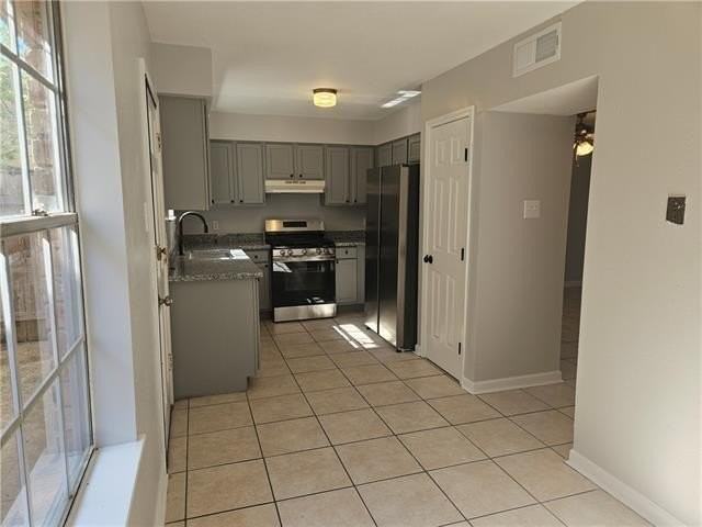 11040 Roger Dr #C - Photo 3 of 23