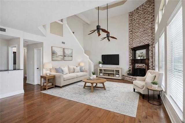 305 Charles Ct - Photo 2 of 19