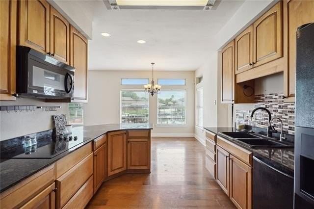 305 Charles Ct - Photo 7 of 19