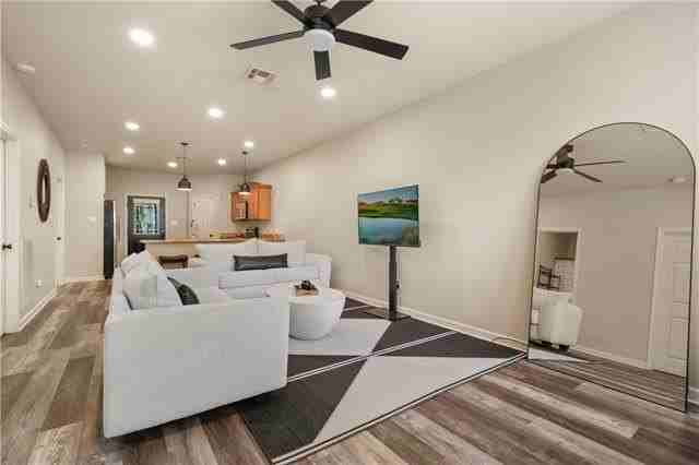 516 Erlanger Ave - Photo 2 of 11