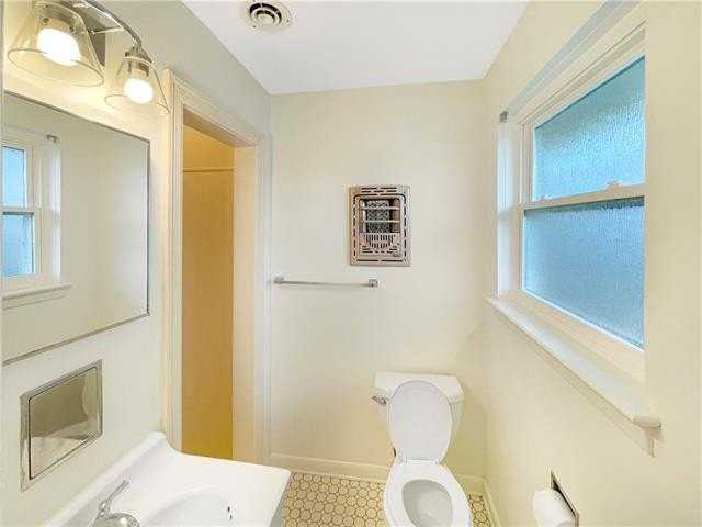 1015 Homestead Ave - Photo 4 of 11