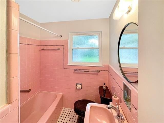 1015 Homestead Ave - Photo 7 of 11