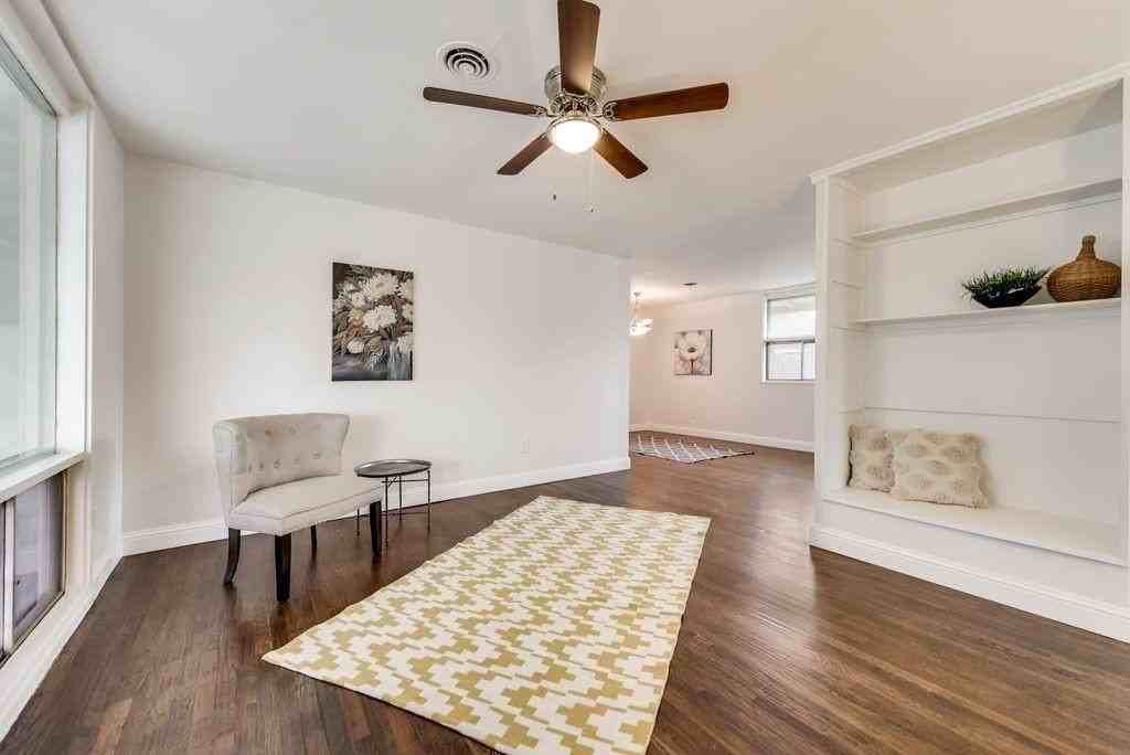 1815 Spring Ave - Photo 4 of 19