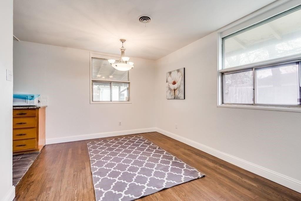 1815 Spring Ave - Photo 5 of 19