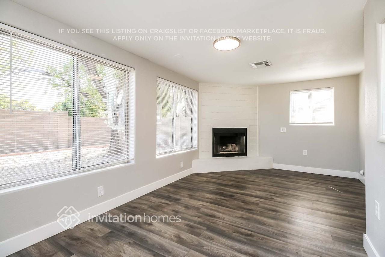 11219 N 41st Ave - Photo 2 of 12