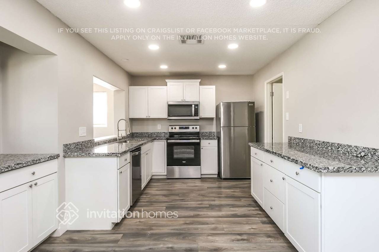 11219 N 41st Ave - Photo 4 of 12