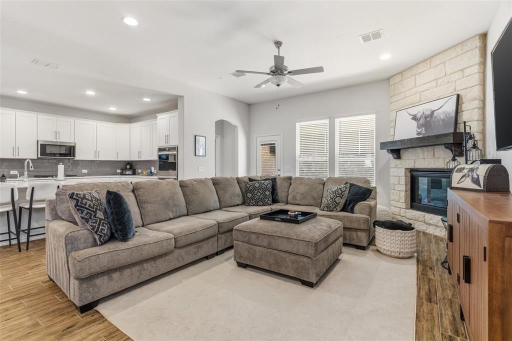 1934 Peace Pl - Photo 3 of 40