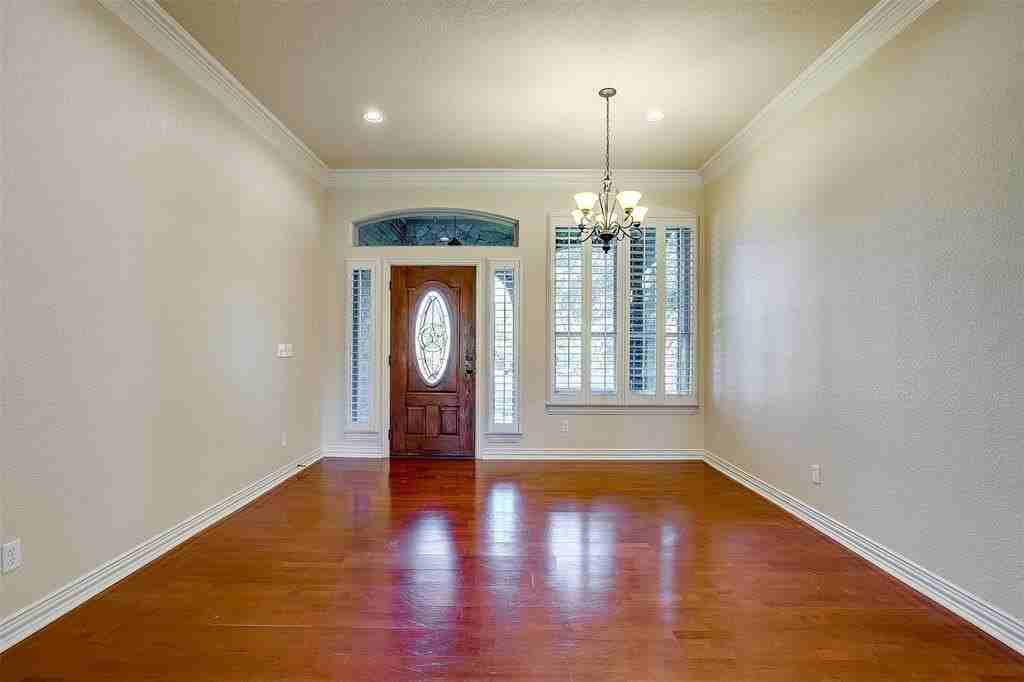 8027 Ravenswood Rd - Photo 2 of 21