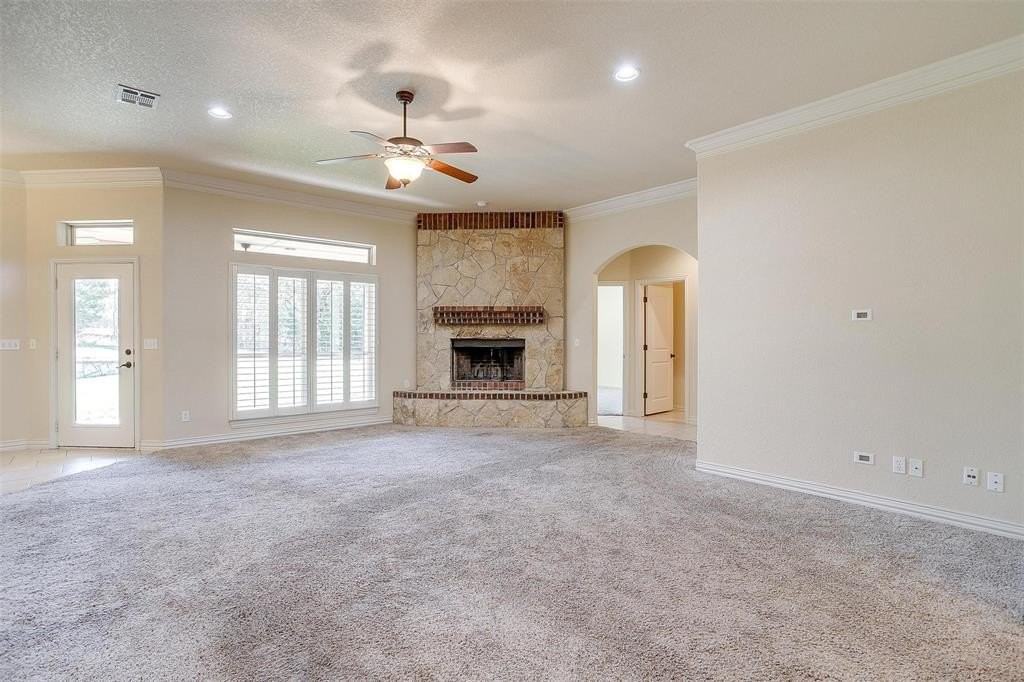 8027 Ravenswood Rd - Photo 3 of 21