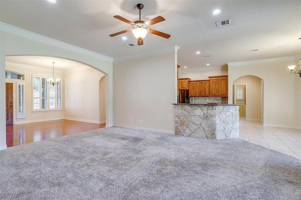 8027 Ravenswood Rd - Photo 4 of 21