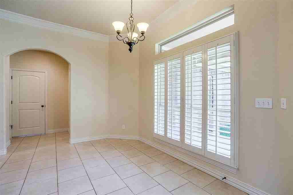 8027 Ravenswood Rd - Photo 5 of 21