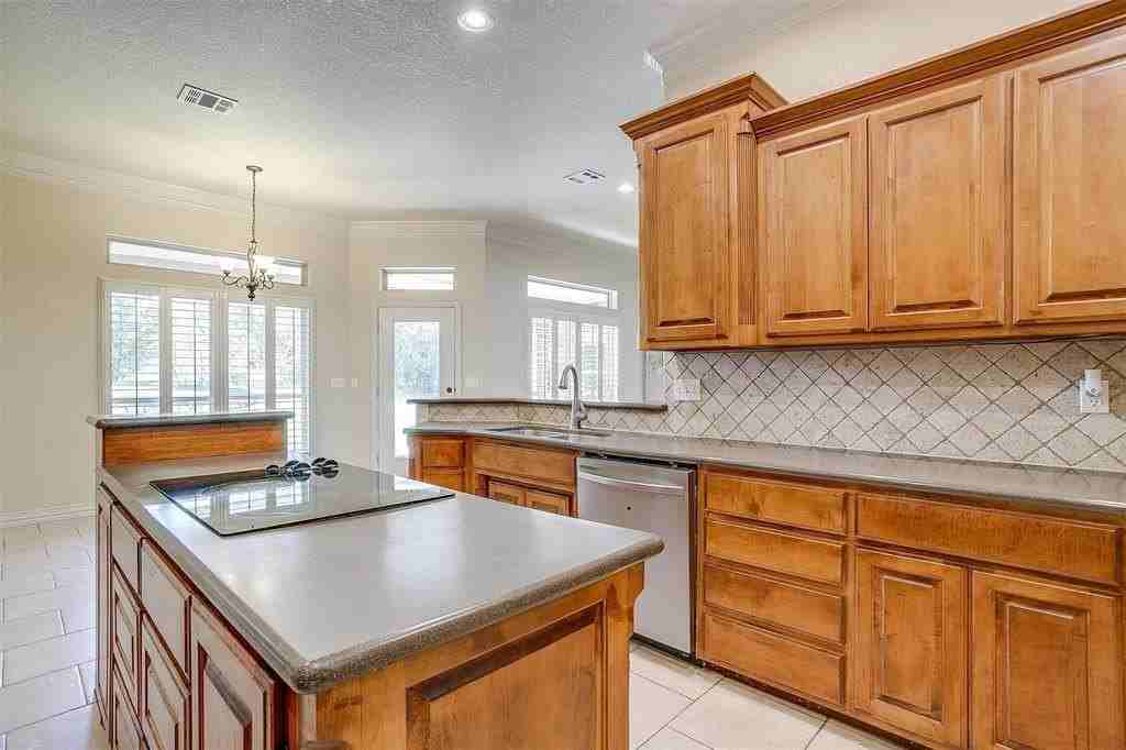 8027 Ravenswood Rd - Photo 7 of 21