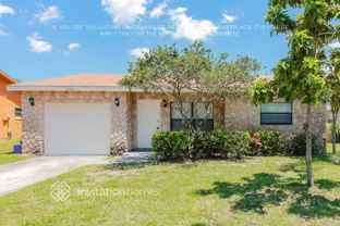 22816 Sw 65th Way - Photo 1 of 1