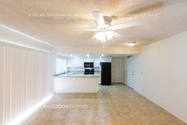 1129 E Hampton Cir - Photo 3 of 12