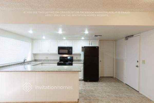 1129 E Hampton Cir - Photo 4 of 12