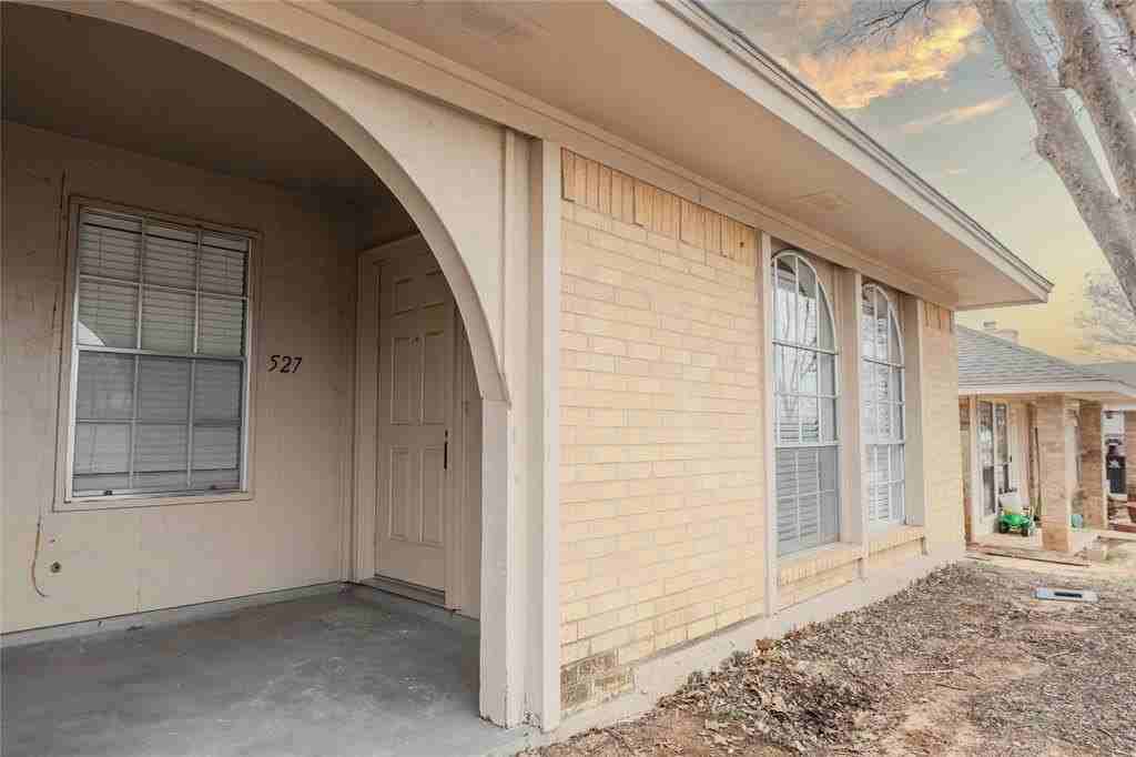 527 Crowley Rd - Photo 3 of 17