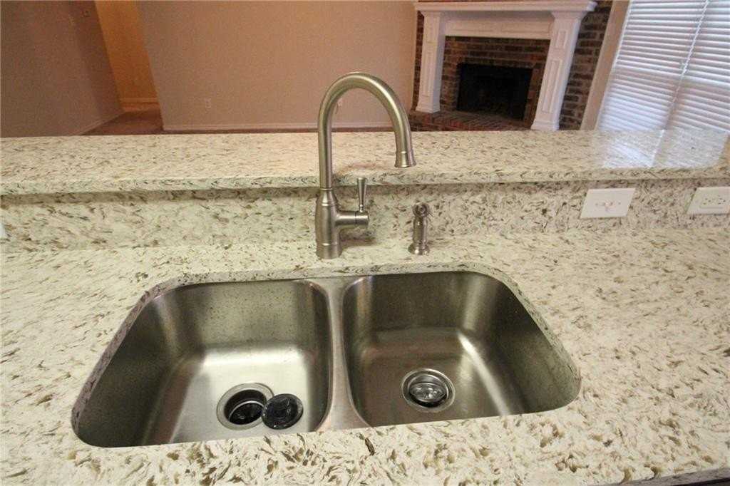 15602 Wrangler Dr - Photo 5 of 20