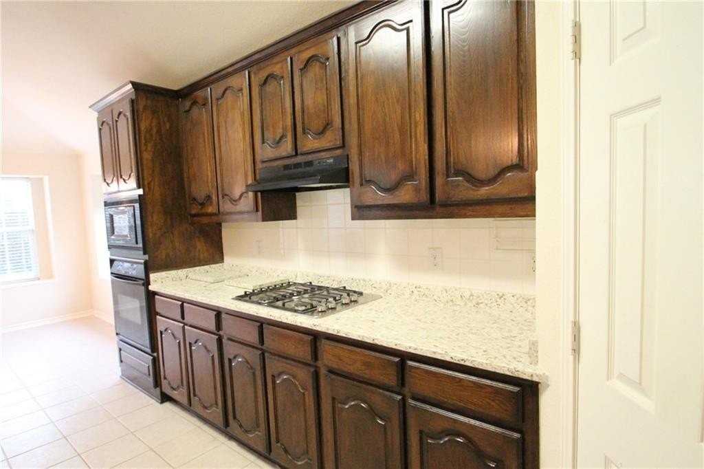 15602 Wrangler Dr - Photo 7 of 20