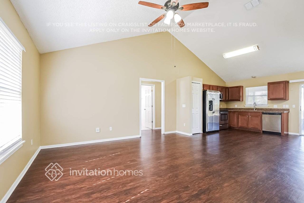 1465 3rd Ave - Photo 3 of 17