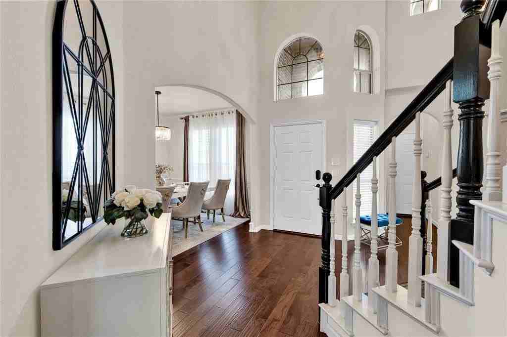 7305 Oak Leaf Dr - Photo 3 of 40