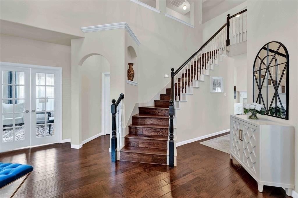 7305 Oak Leaf Dr - Photo 4 of 40