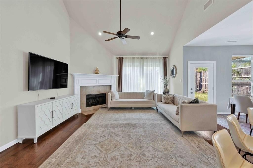 7305 Oak Leaf Dr - Photo 6 of 40