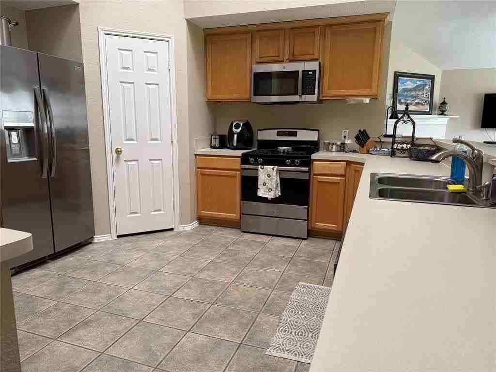 1707 Falcon Dr - Photo 3 of 16